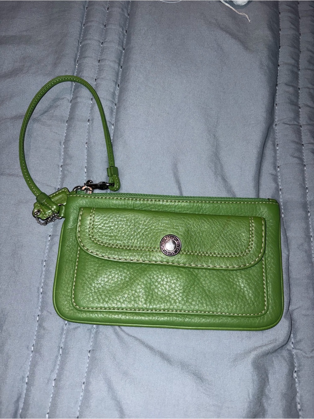 Rare Coach vintage Green Leather Wristlet Wallet - Women Bags